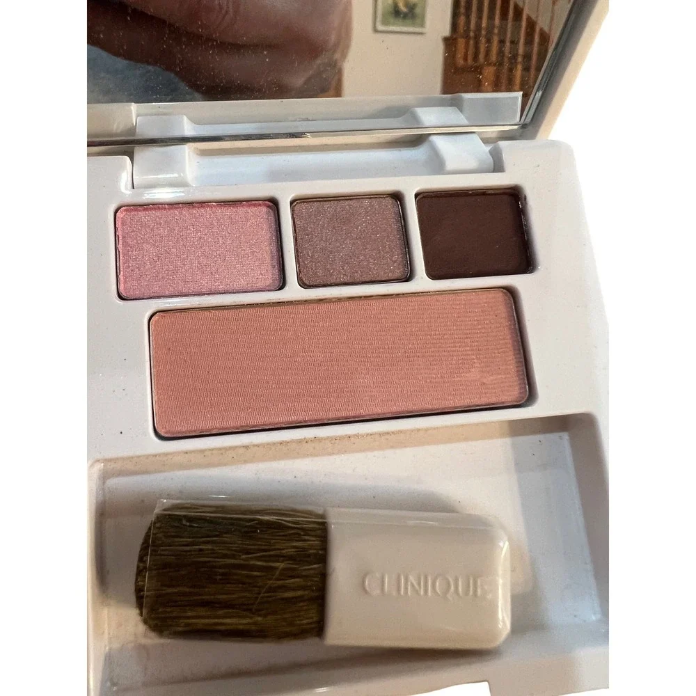 CLINIQUE Lulu DK Day Into Date Makeup Palette Pink Blush Strawberry Fudge Mirror